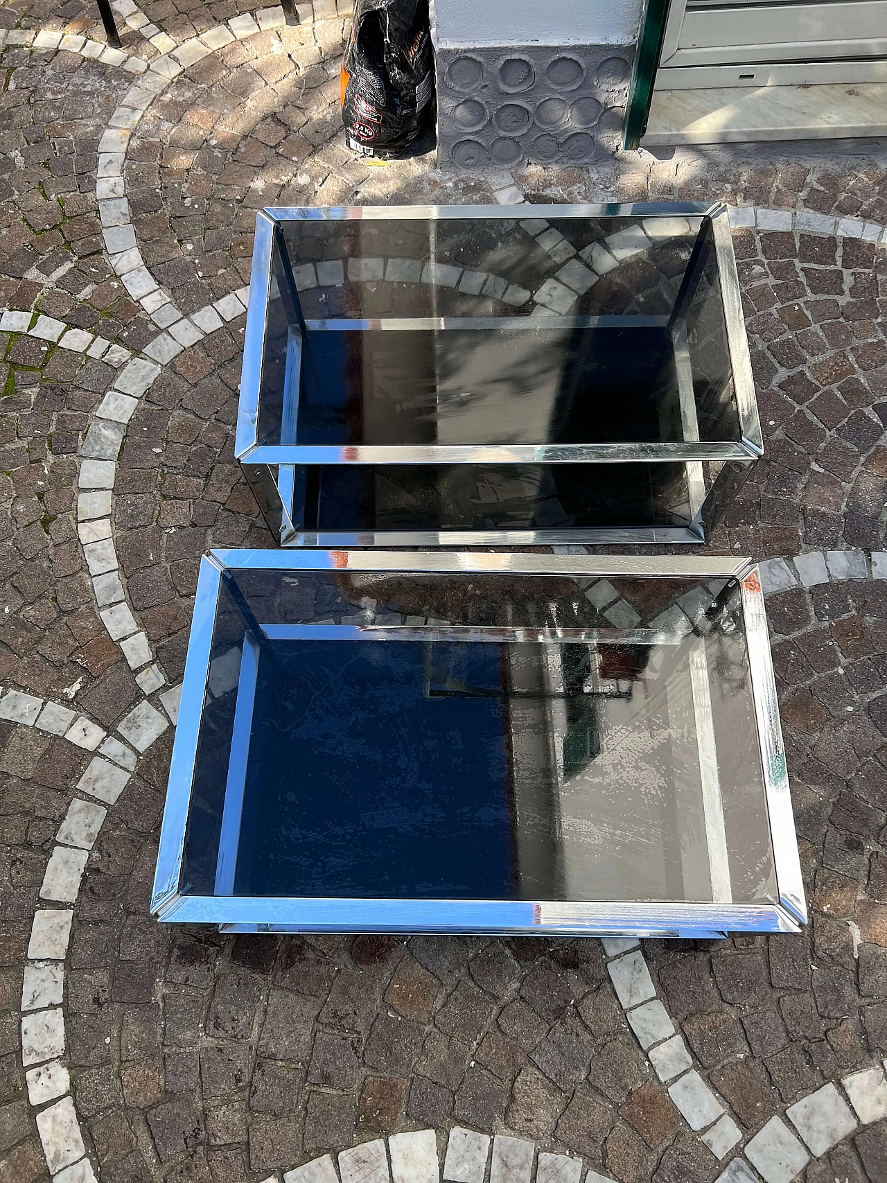 Coppia di tavolini in acciaio e vetro, anni '70 1410190