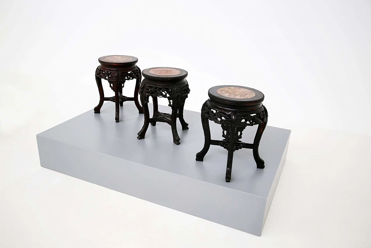 3 Portavasi cinesi in legno ebanizzato con piano in marmo, del '900 1412578