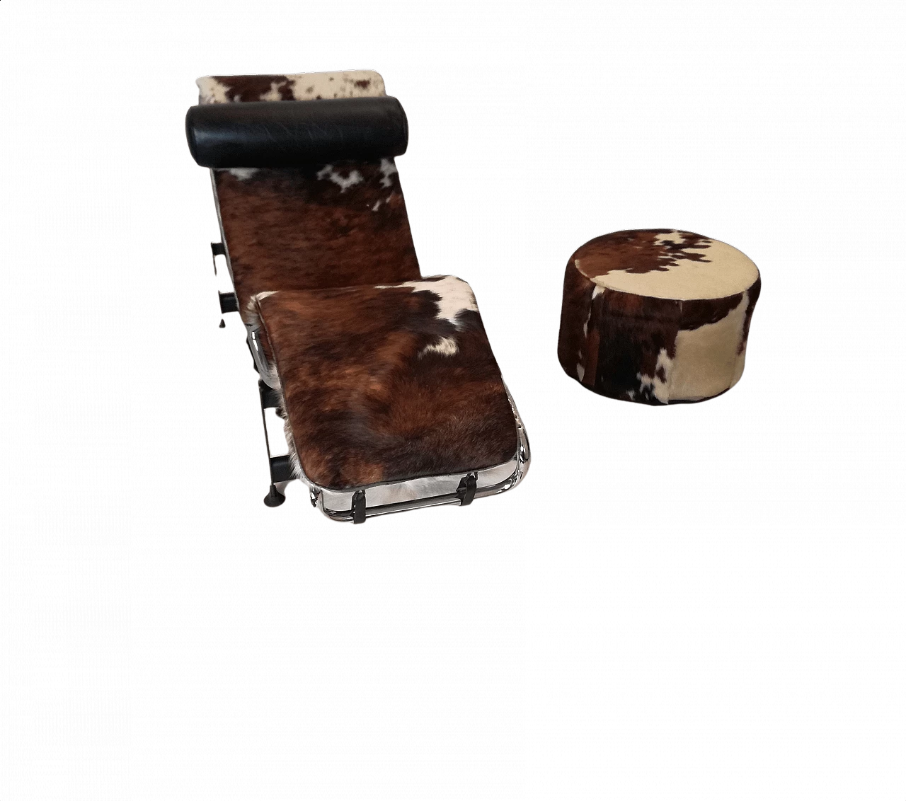 Cowhide chaise lounge, rug and pouf, 1970s 1412686