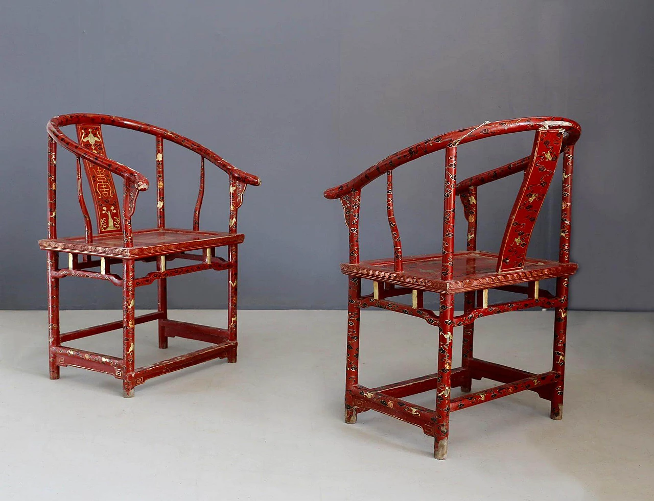Coppia di poltrone cinesi in legno rosso e oro laccato, del '700 1412809