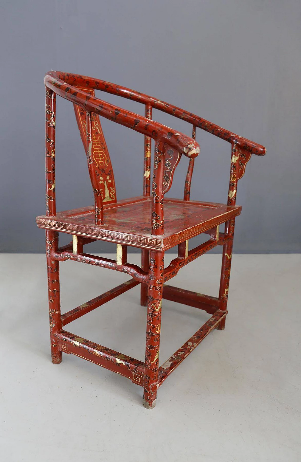 Coppia di poltrone cinesi in legno rosso e oro laccato, del '700 1412810