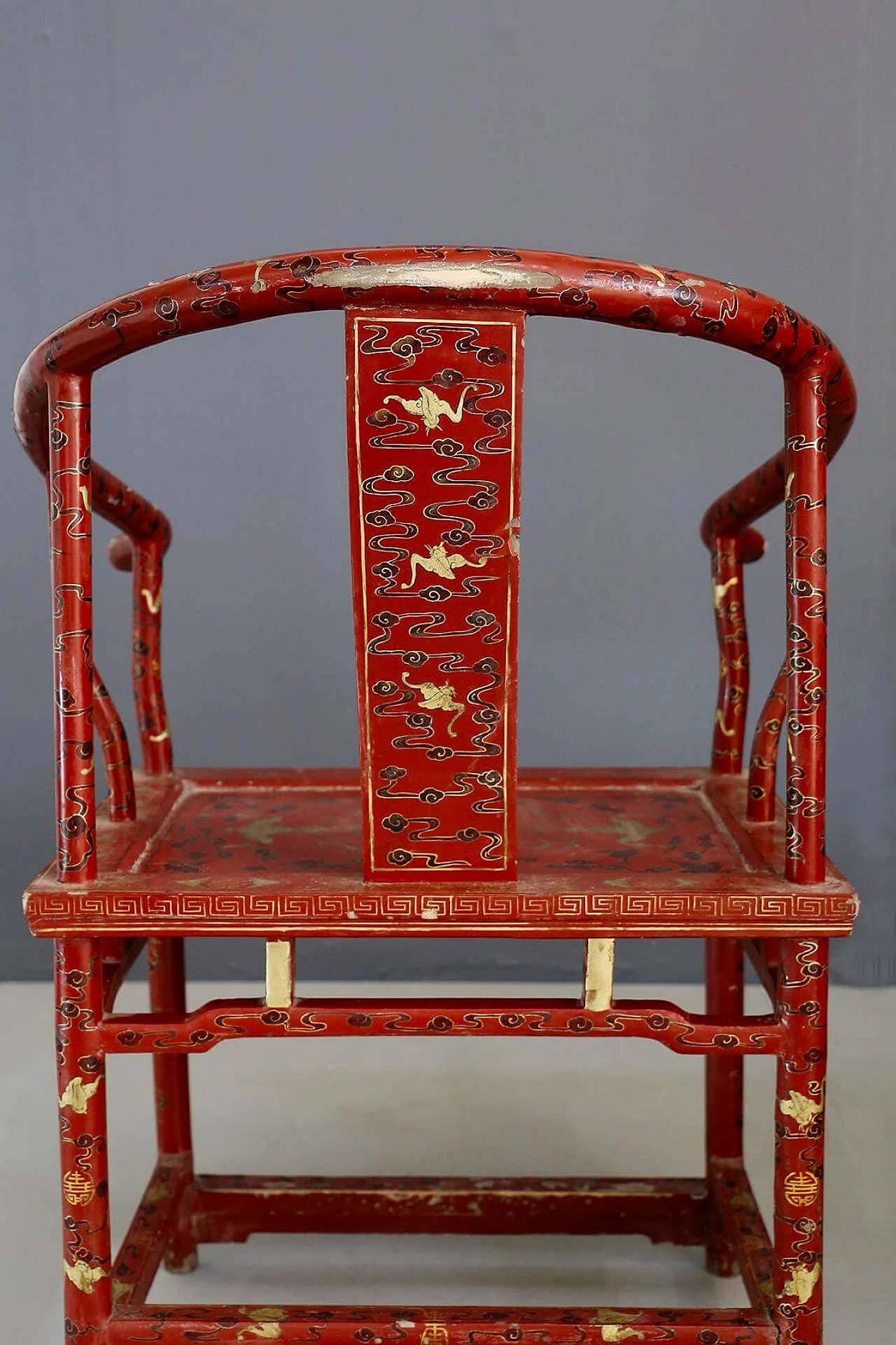 Coppia di poltrone cinesi in legno rosso e oro laccato, del '700 1412815