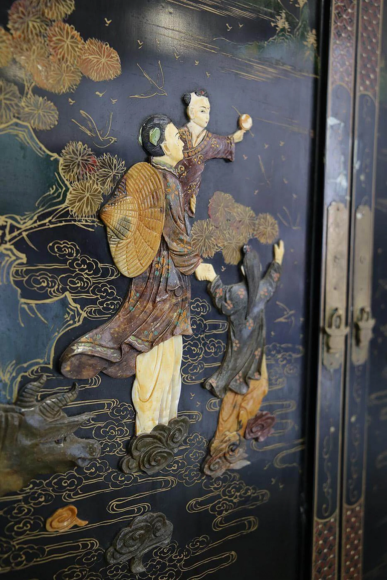 Chinese corner cabinet in black lacquer and stained soapstone, 20th century 1412830