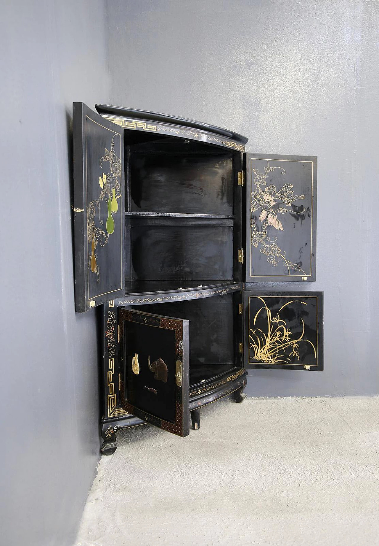 Chinese corner cabinet in black lacquer and stained soapstone, 20th century 1412831
