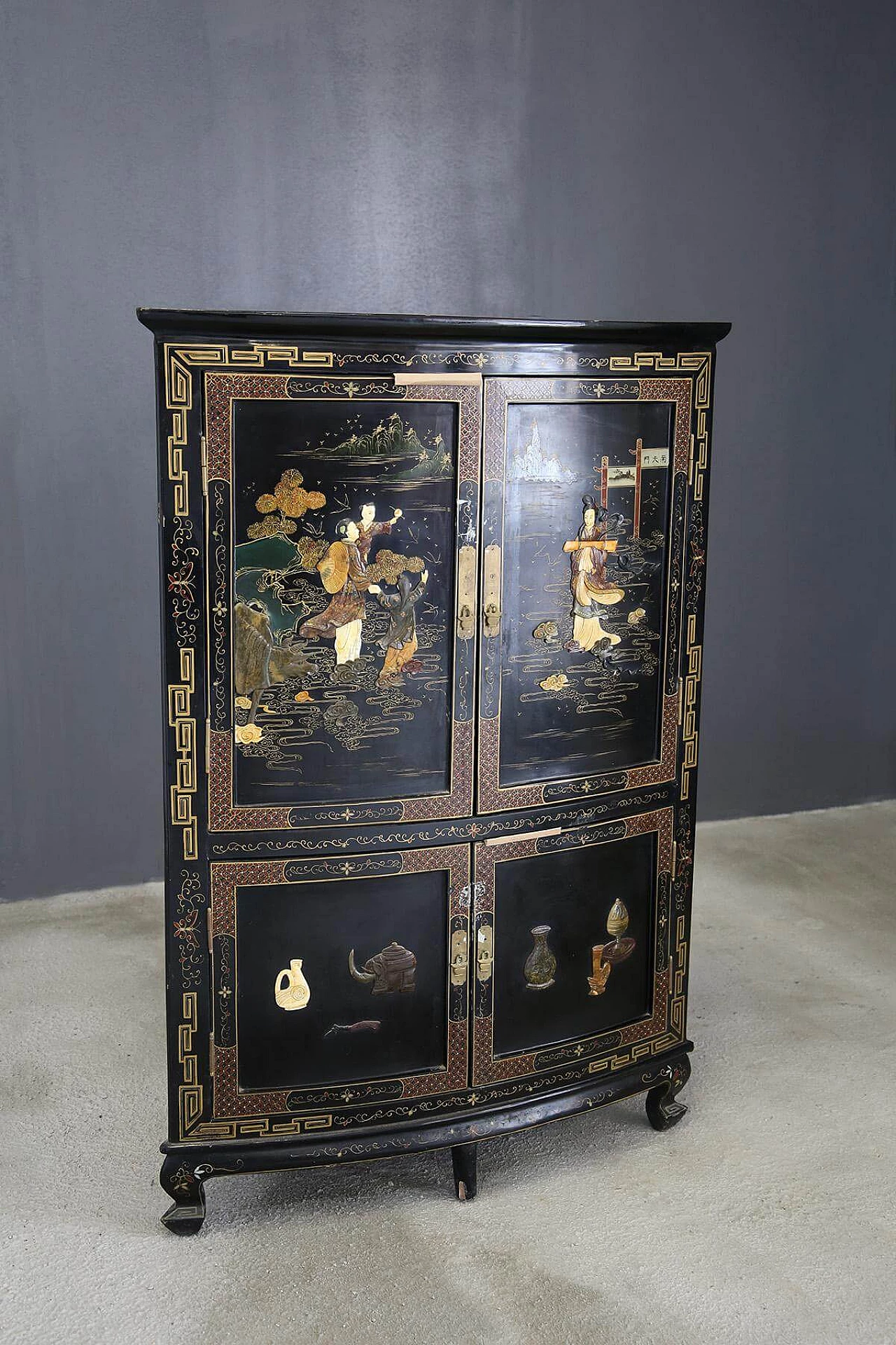 Chinese corner cabinet in black lacquer and stained soapstone, 20th century 1412832