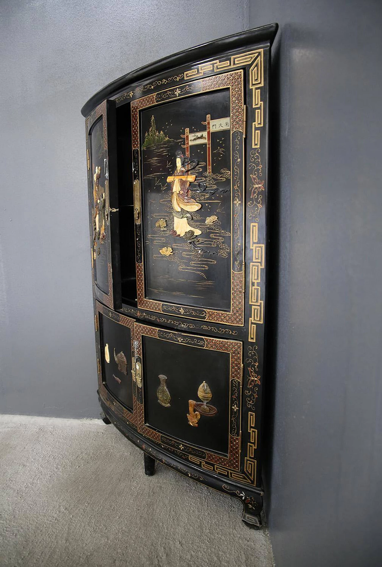 Chinese corner cabinet in black lacquer and stained soapstone, 20th century 1412834