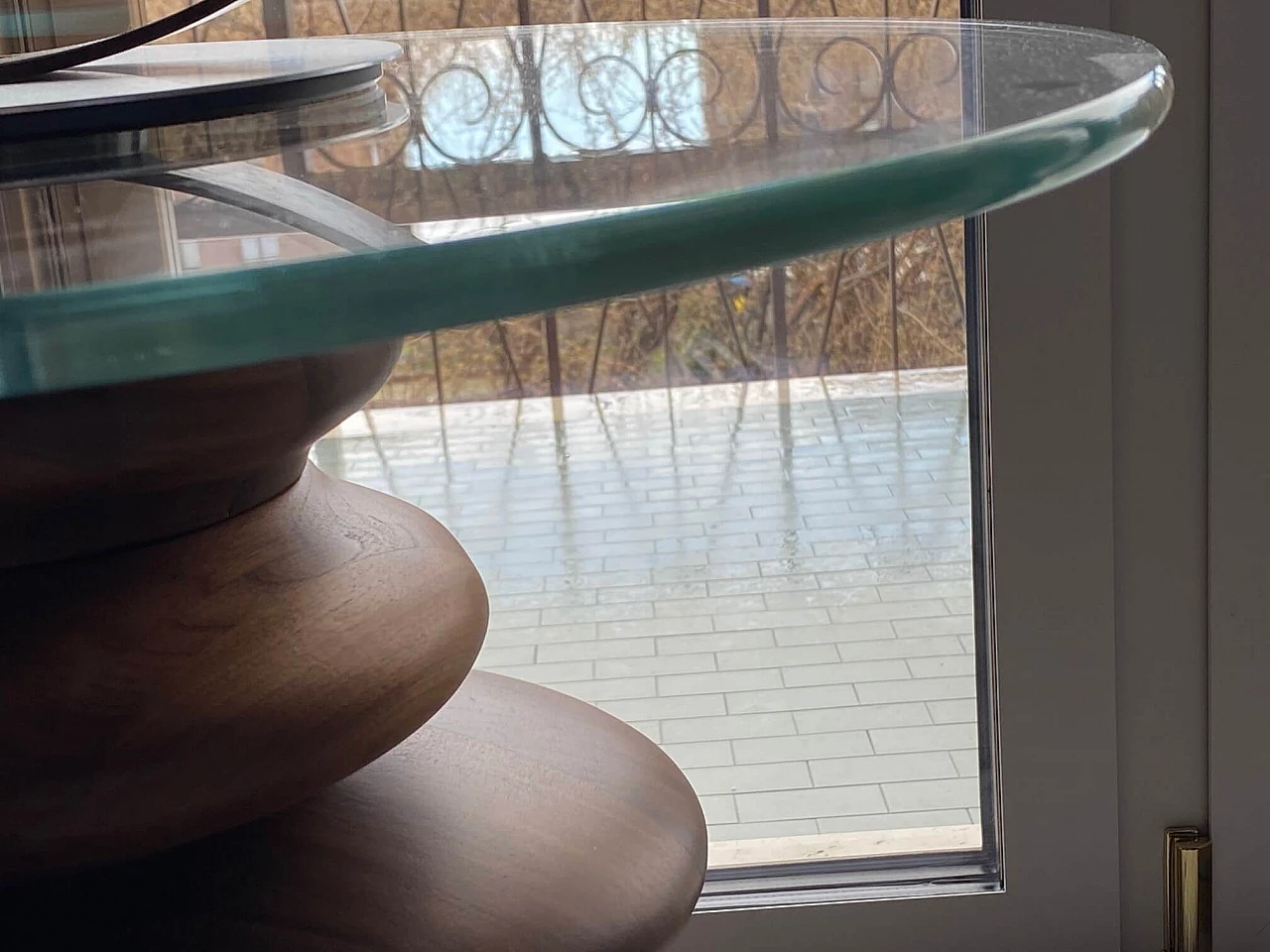 Tavolo da soggiorno rotondo in legno e cristallo 1425500