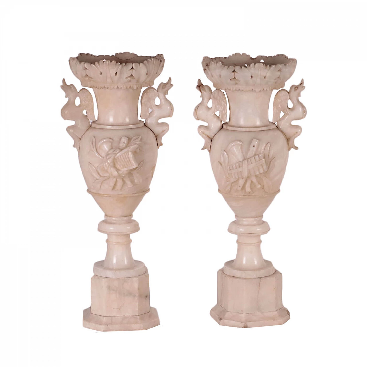 Coppia di vasi in alabastro a base quadrata con decori, del '800 1441528