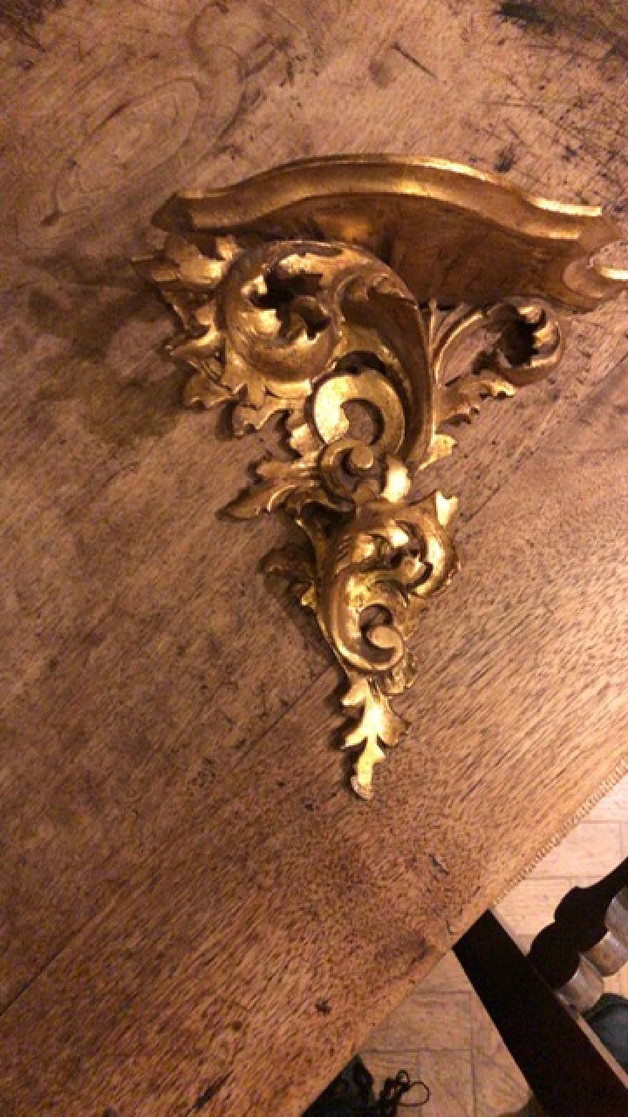 Wooden stand covered in gold leaf, 19th century 1442977