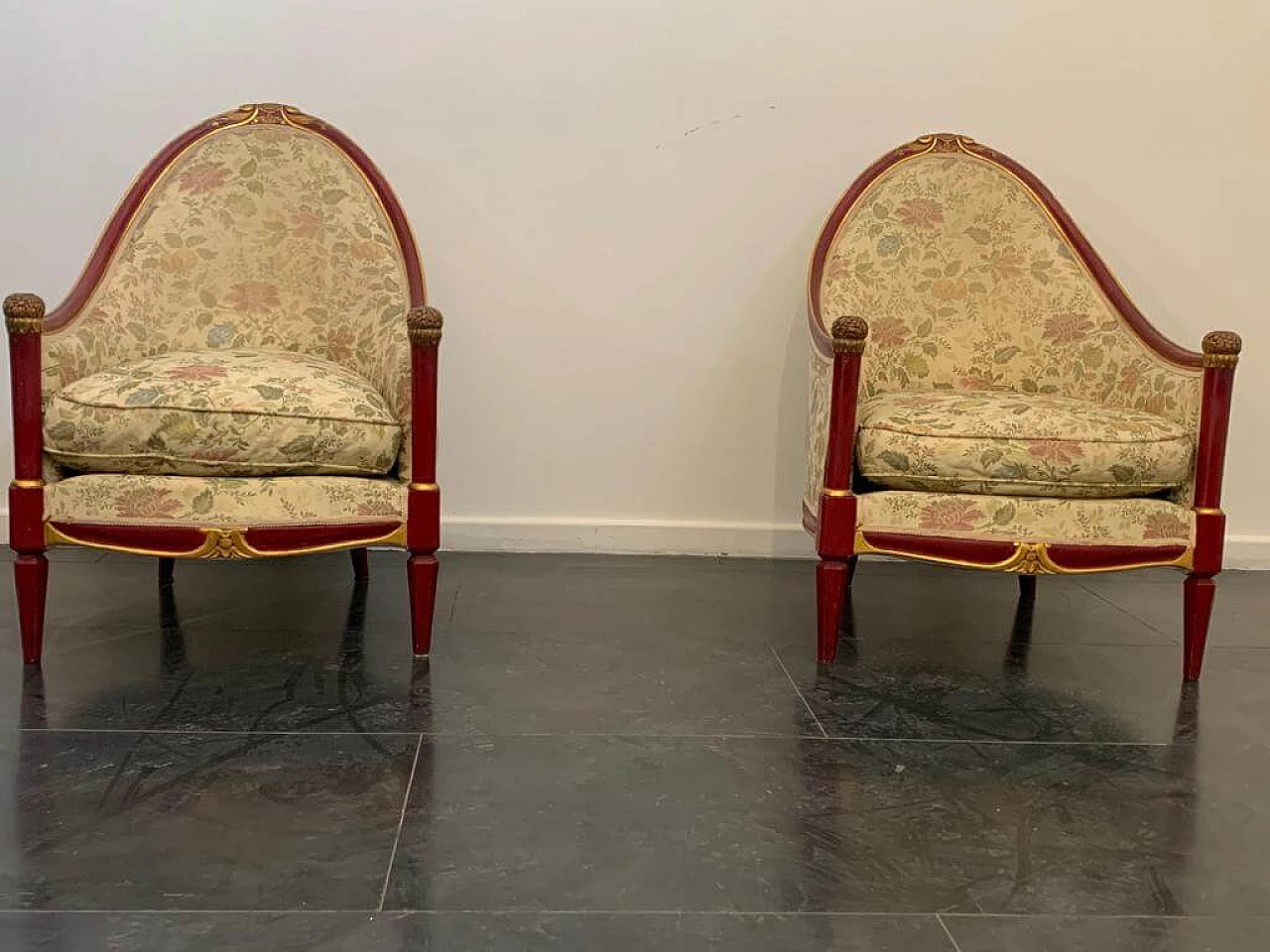 Pair of Art Deco red lacquered armchairs with carved details, 1930s 1444158