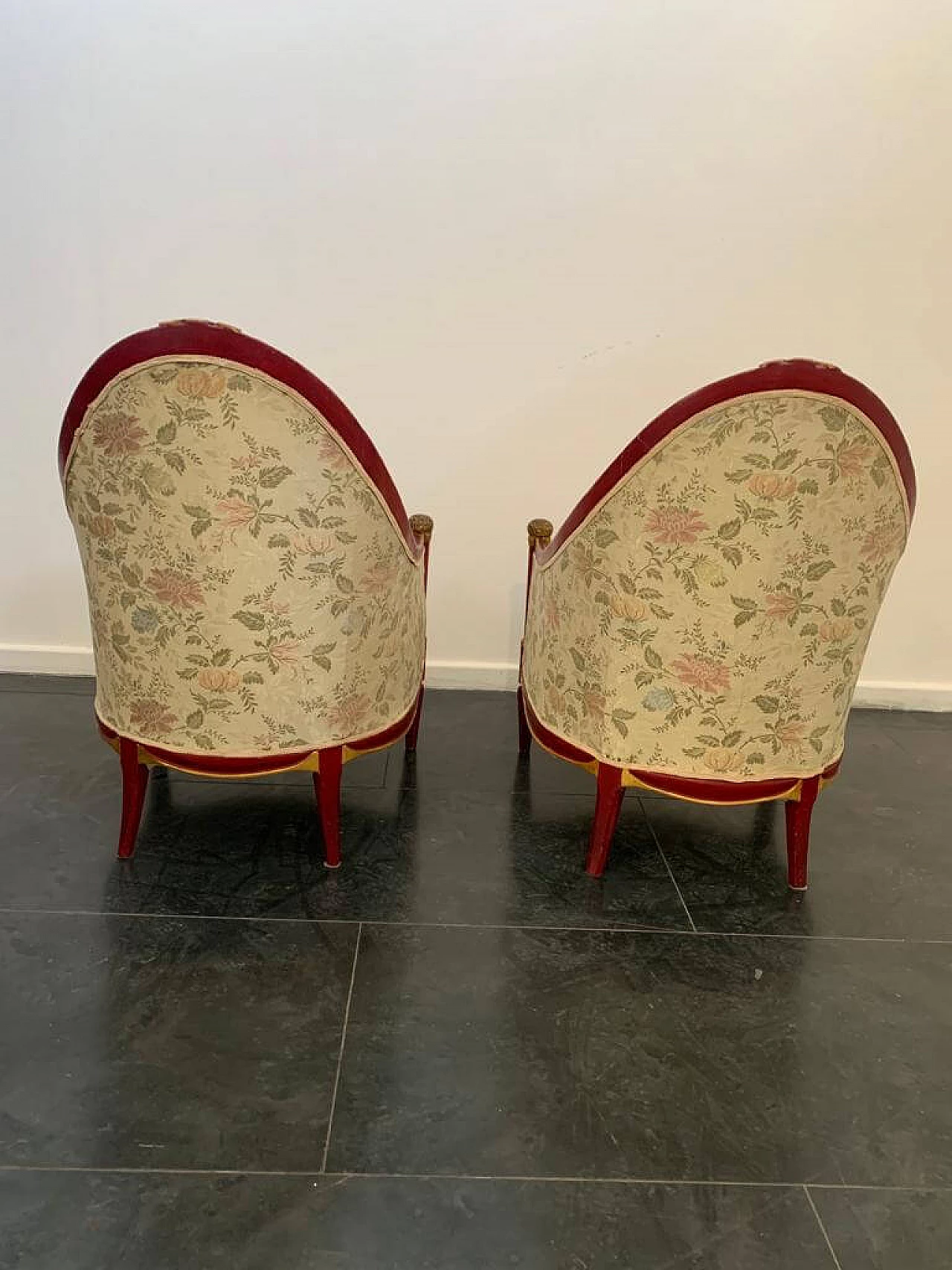 Pair of Art Deco red lacquered armchairs with carved details, 1930s 1444163