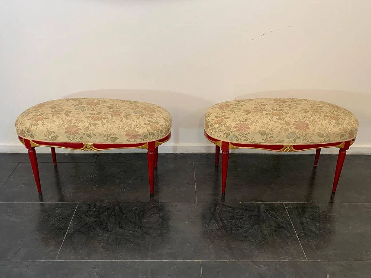 Art Deco cardinal red lacquered pouf with carved details, 1930s 1444201