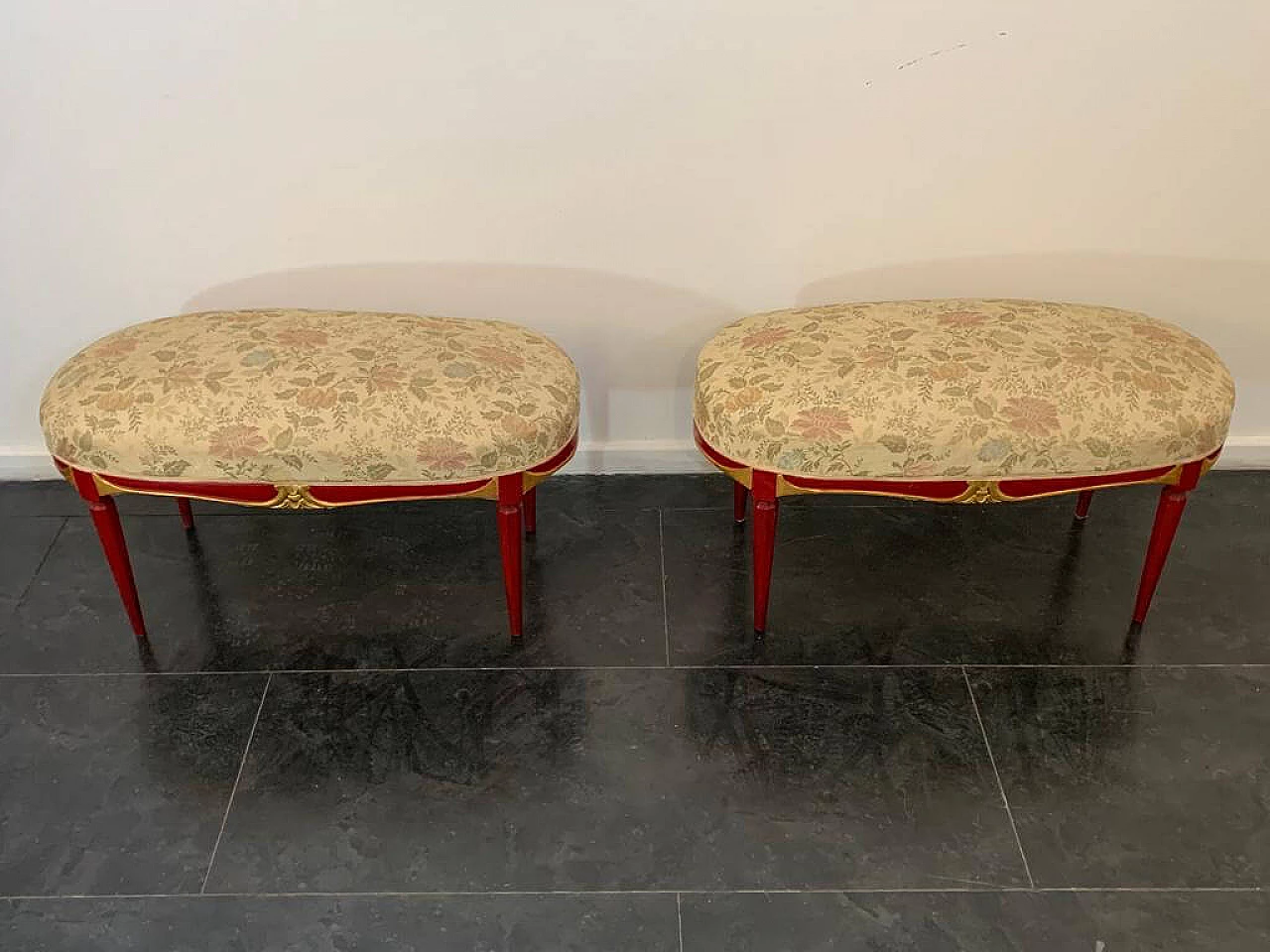 Art Deco cardinal red lacquered pouf with carved details, 1930s 1444202