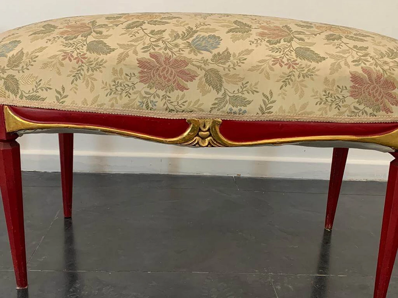 Art Deco cardinal red lacquered pouf with carved details, 1930s 1444207