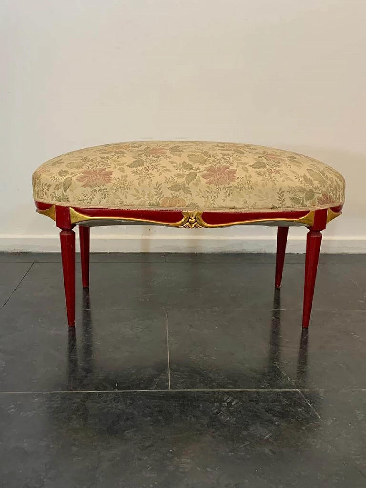 Art Deco cardinal red lacquered pouf with carved details, 1930s 1444210