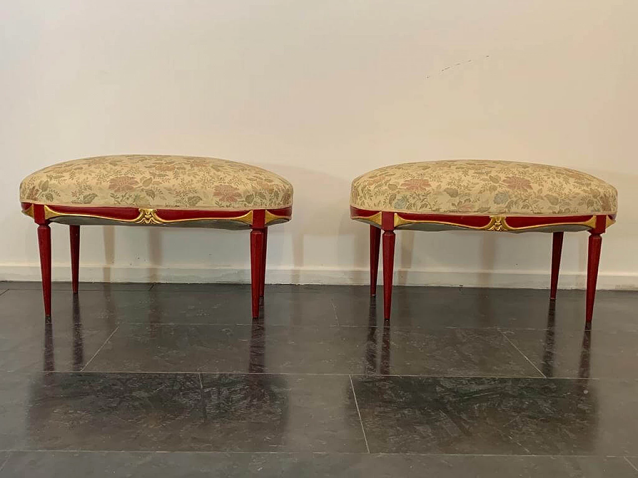 Art Deco cardinal red lacquered pouf with carved details, 1930s 1444212