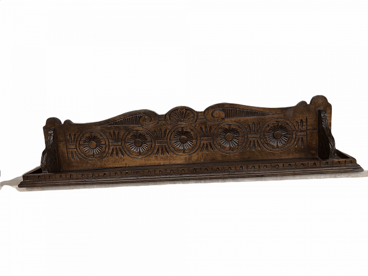 Carved walnut shelf, 20th century 1445365
