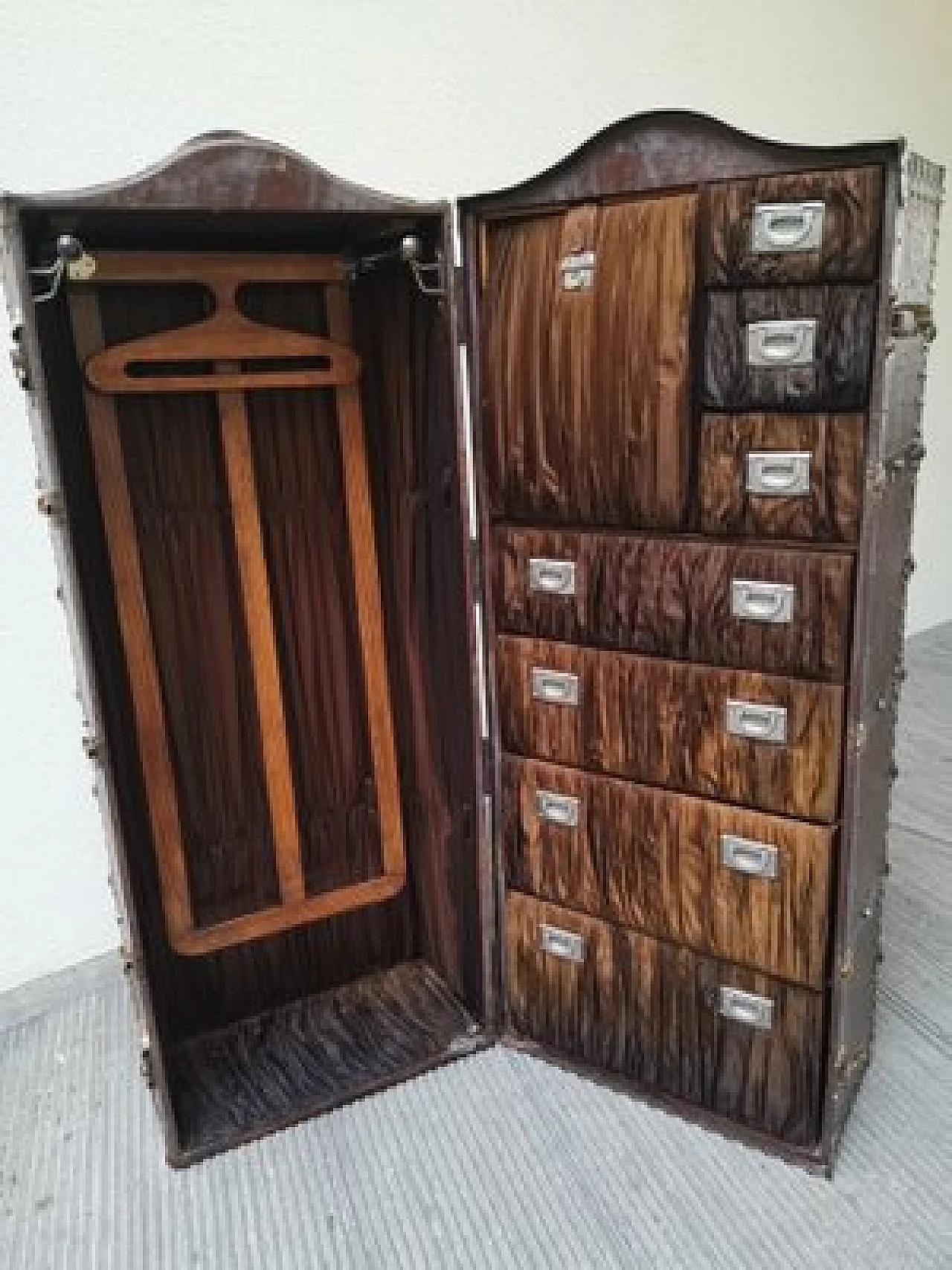 Satin-lined travel trunk, late 19th century 1446403