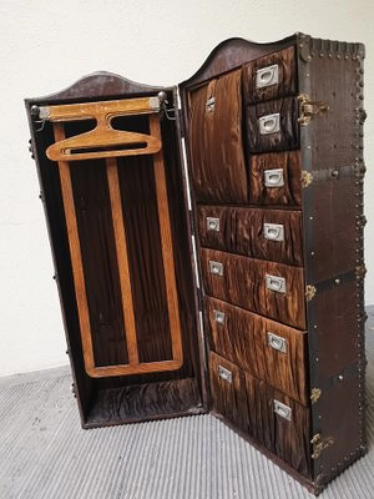 Satin-lined travel trunk, late 19th century 1446406