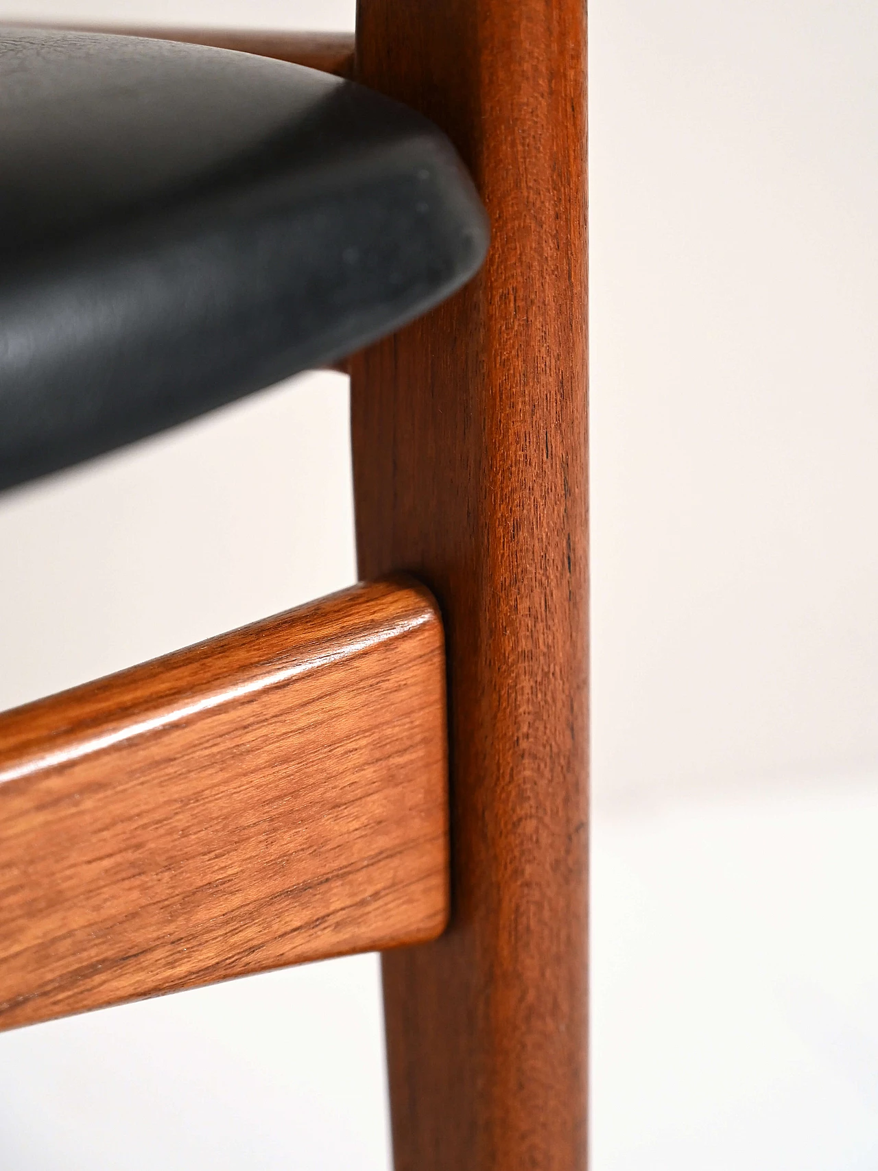 Sedia in legno teak con braccioli, anni '50 1448621