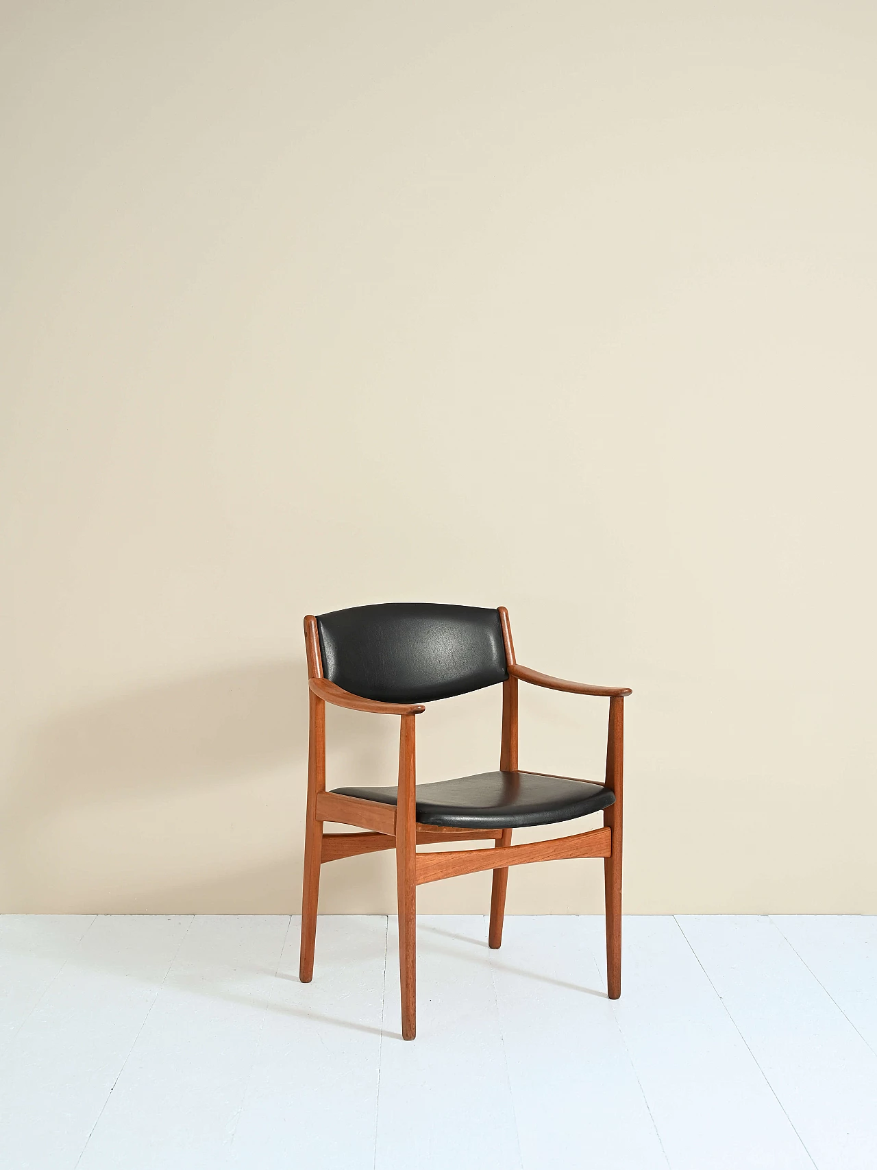 Sedia in legno teak con braccioli, anni '50 1448622