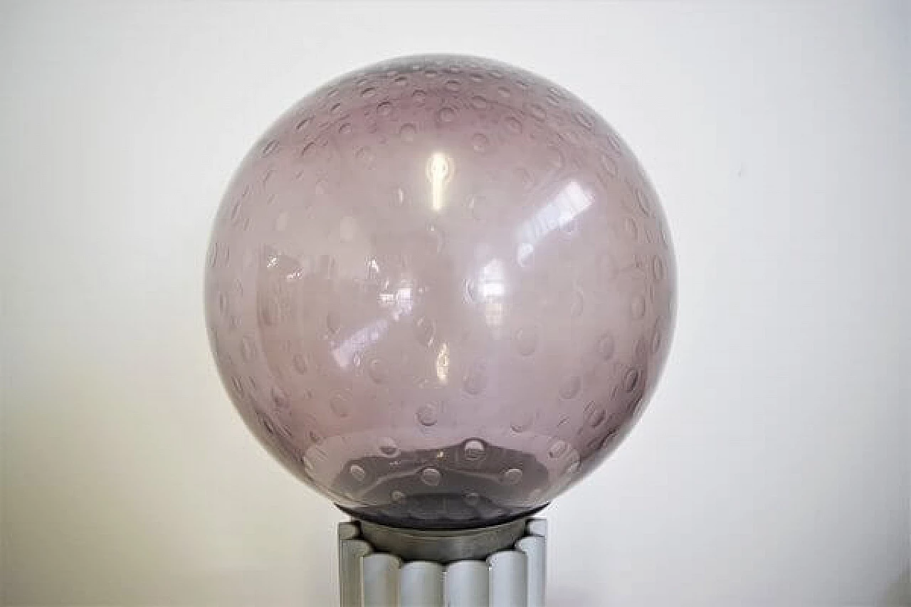 Lampada da tavolo a sfera in vetro soffiato viola, anni '60 1448657