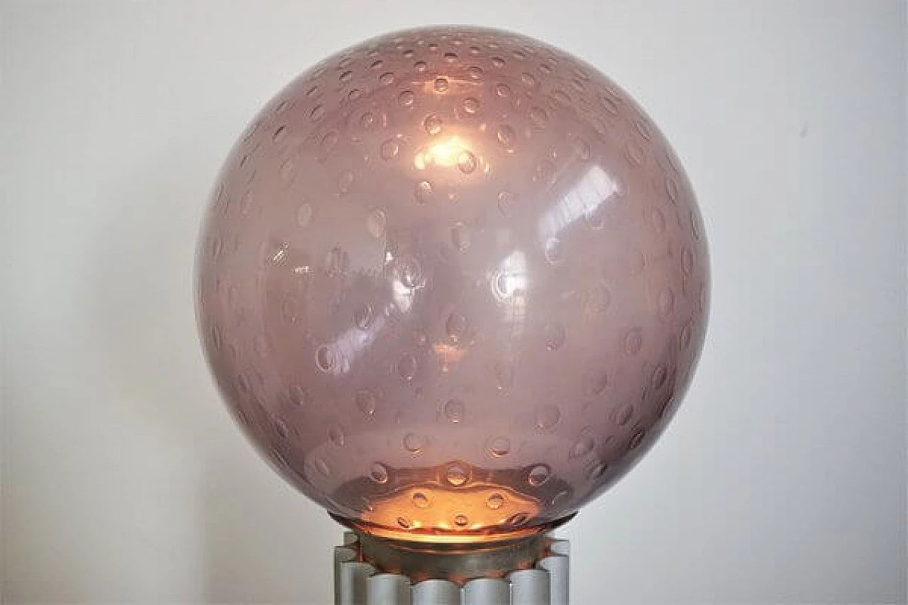 Lampada da tavolo a sfera in vetro soffiato viola, anni '60 1448671