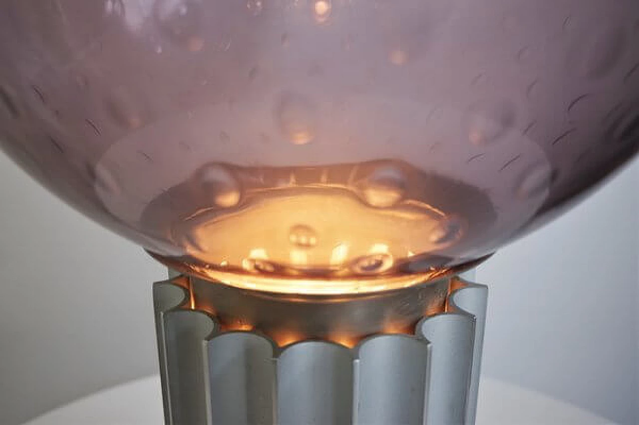 Lampada da tavolo a sfera in vetro soffiato viola, anni '60 1448673