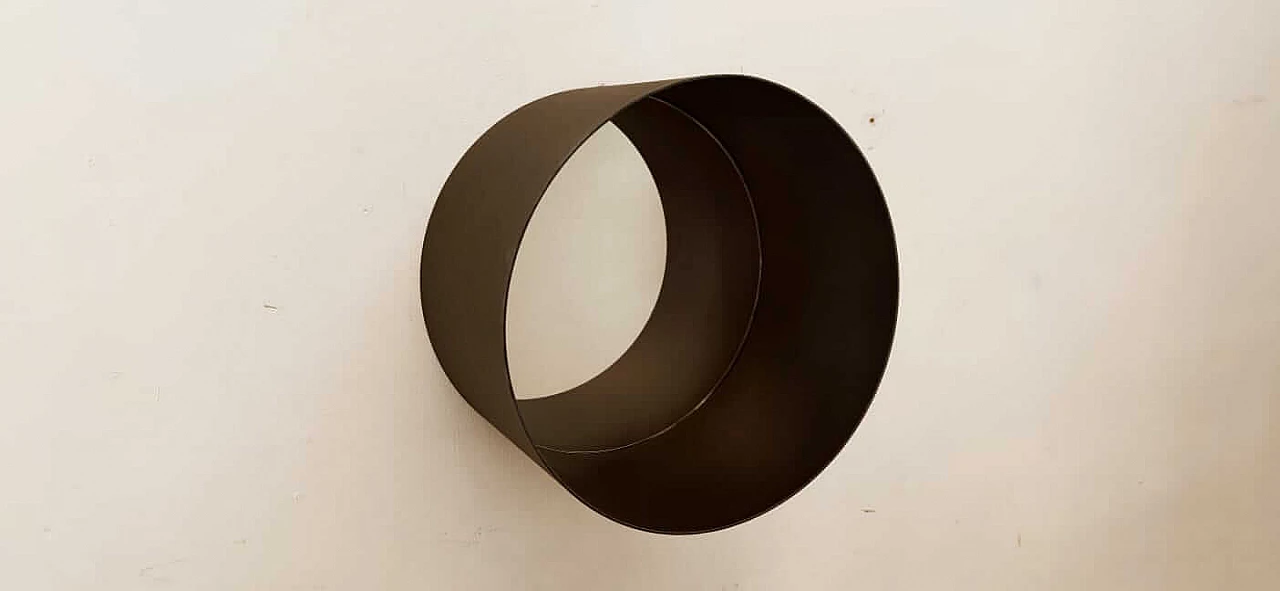 Specchio cilindrico in metallo nero, anni '60 1448840