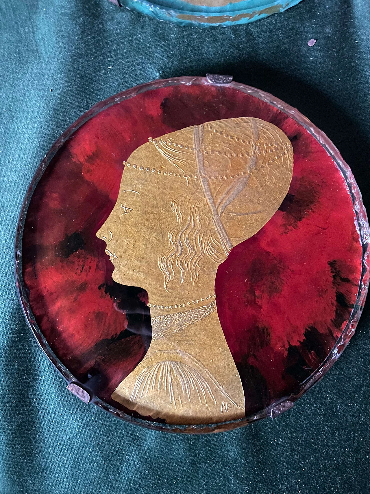 Tre profili femminili sotto vetro, anni '40 1448895