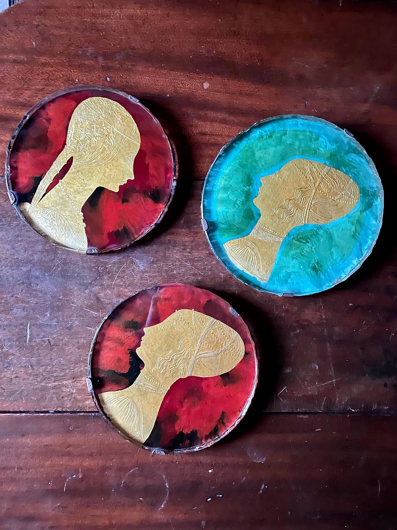 Tre profili femminili sotto vetro, anni '40 1450464