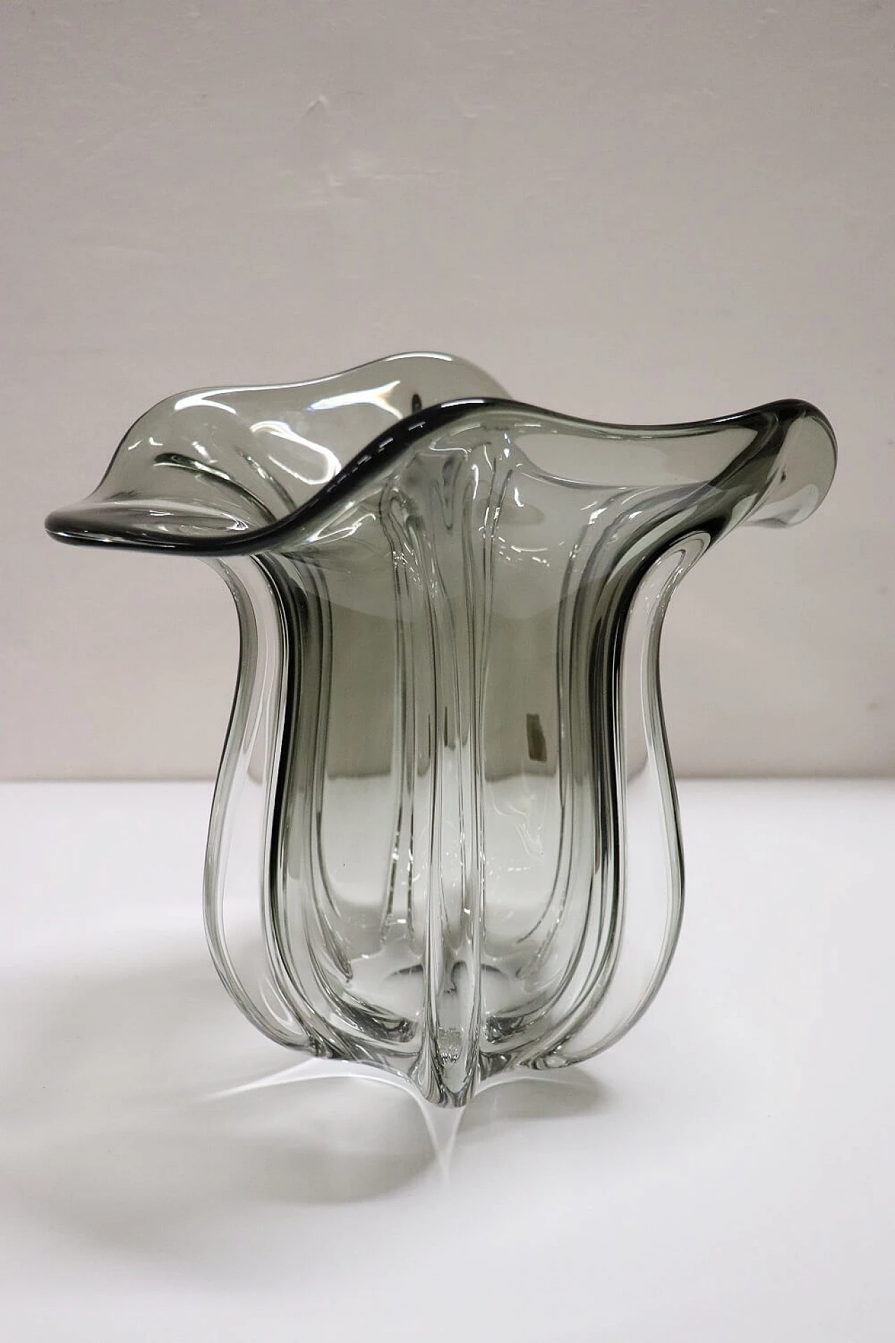 Tulip vase in smoked Murano glass, 1970s 1451801