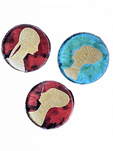 Tre profili femminili sotto vetro, anni '40