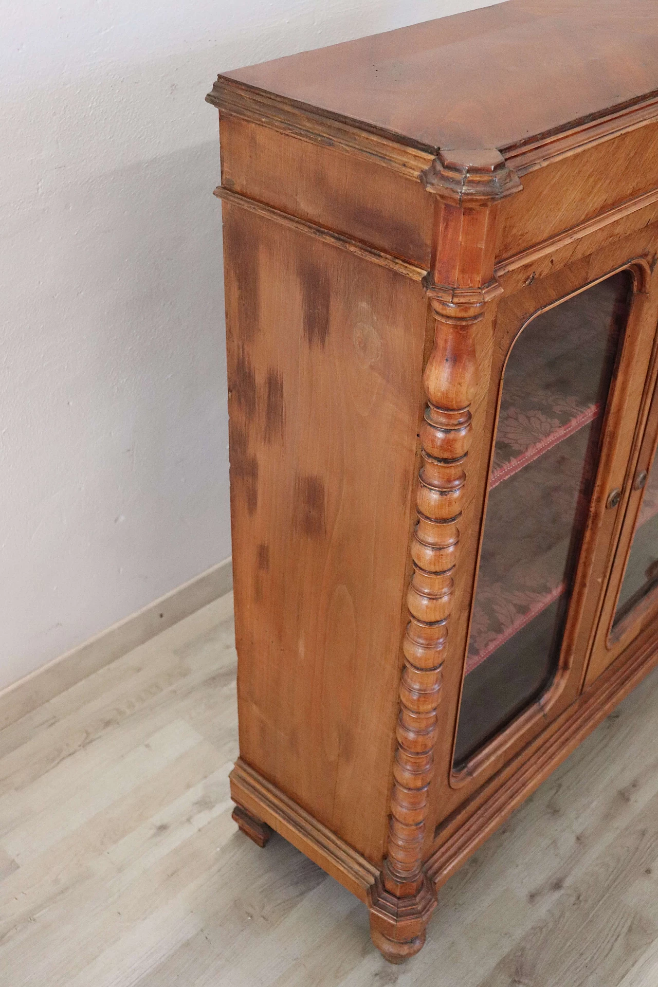 Louis Philippe style walnut display case with damask interior, 19th century 1455769