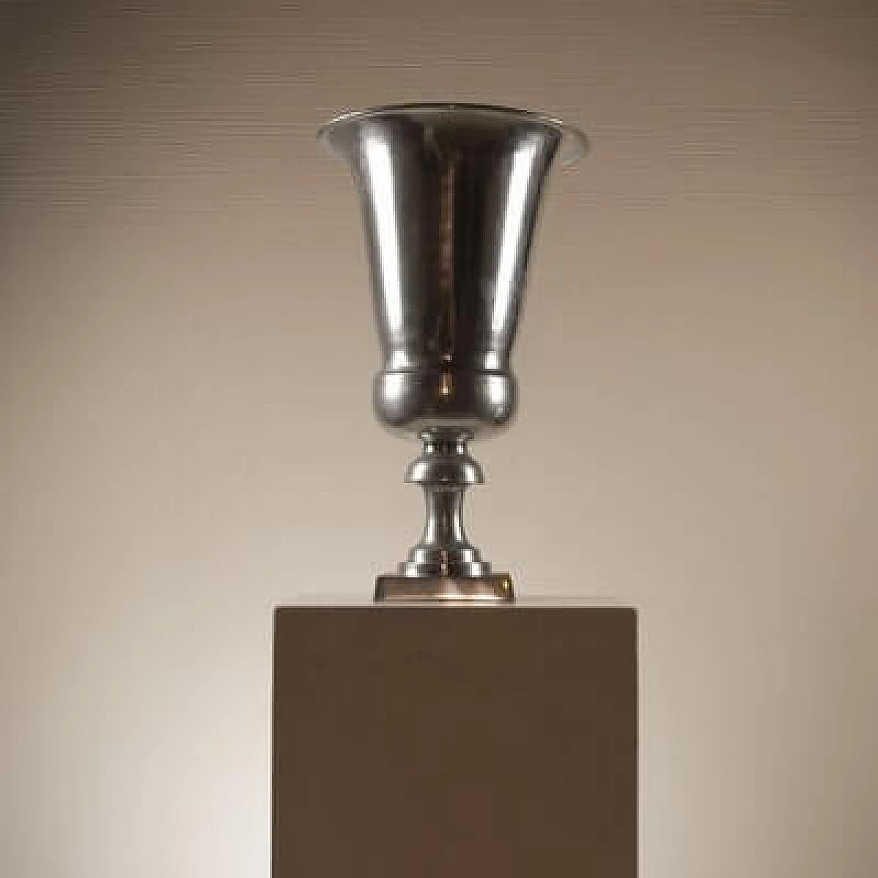 Cup-shaped metal table lamp, 1960s 1460253