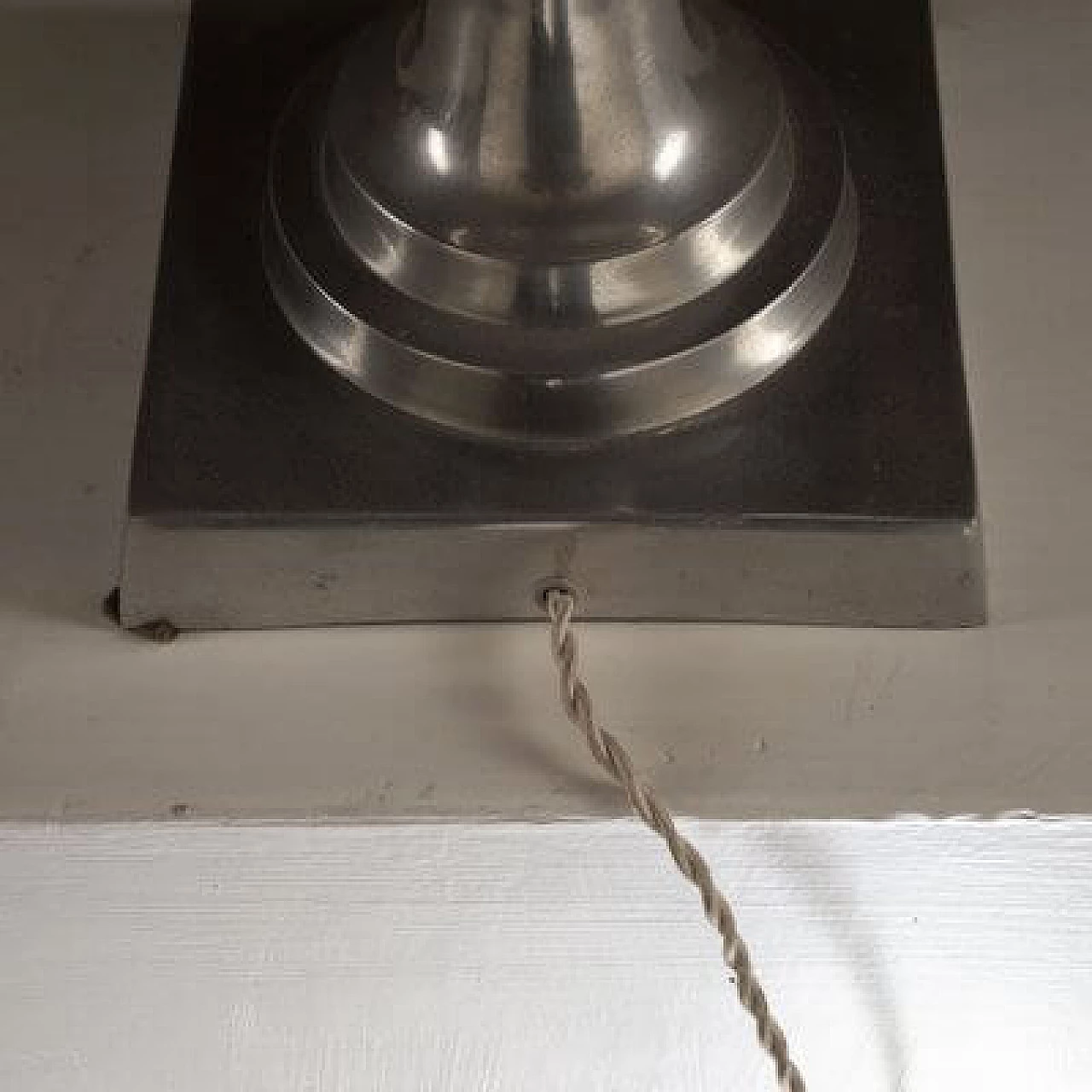 Lampada a forma di coppa in metallo, anni '60 1460254