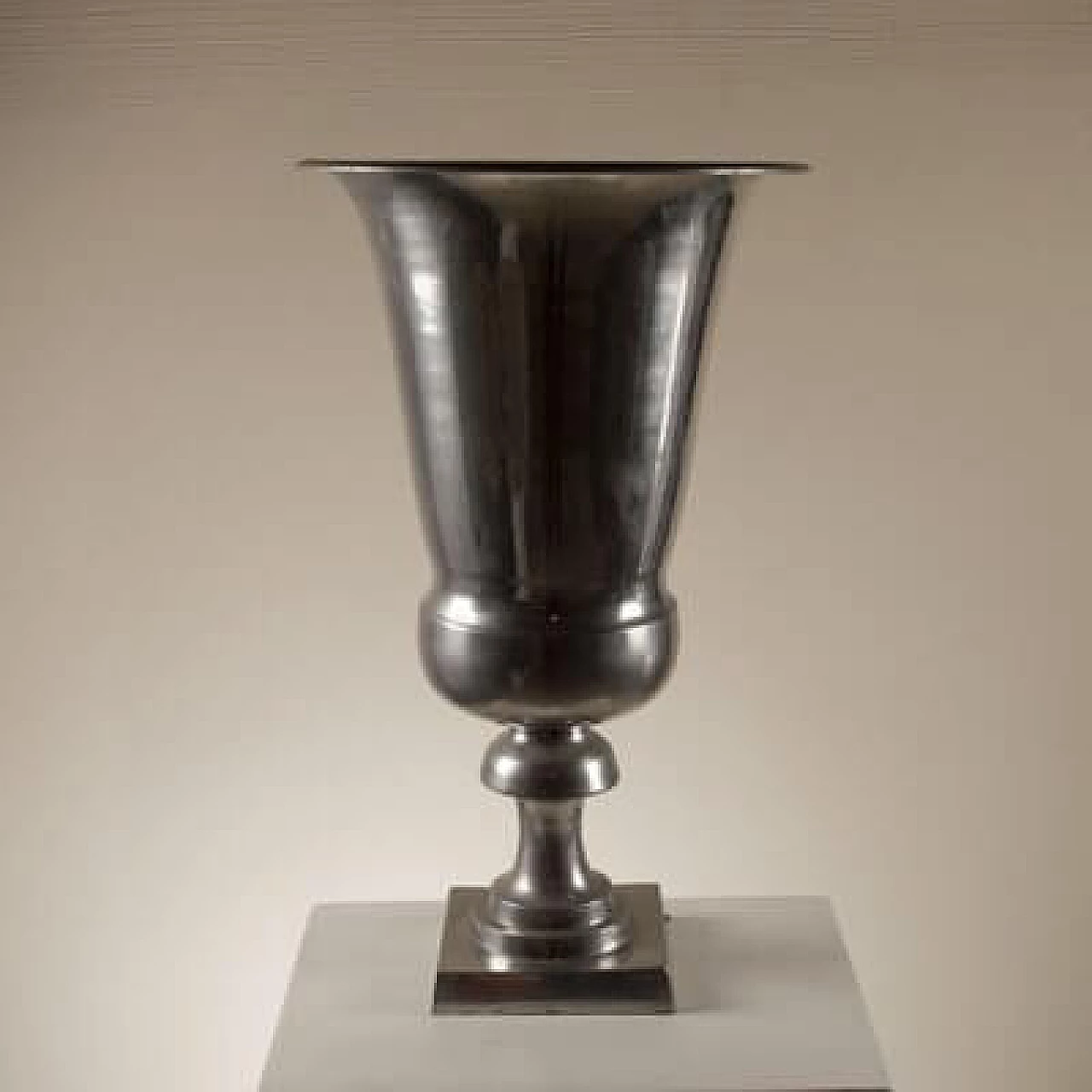 Cup-shaped metal table lamp, 1960s 1460256