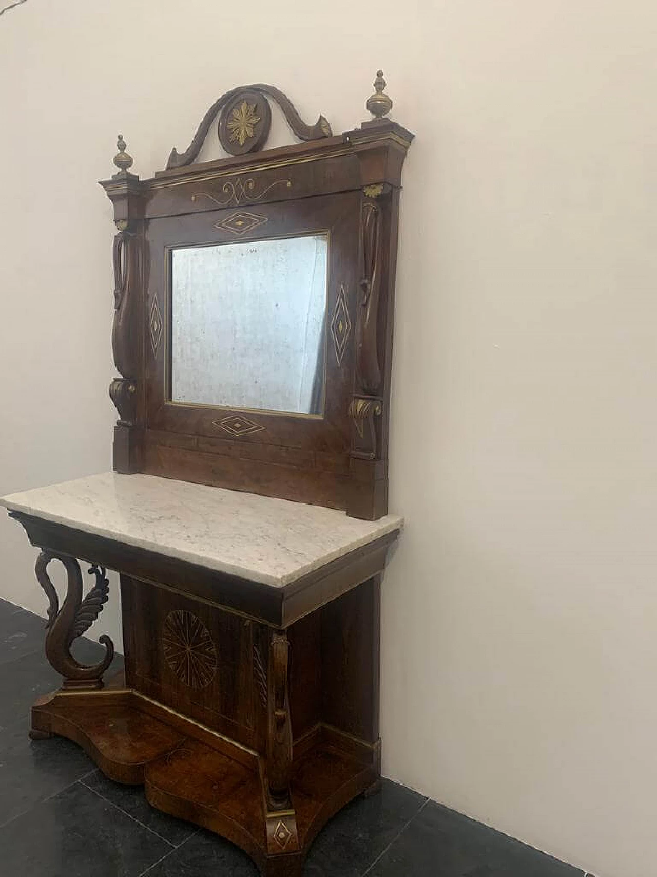 Console with mirror in walnut with brass inlays and details, 18th century 1460485