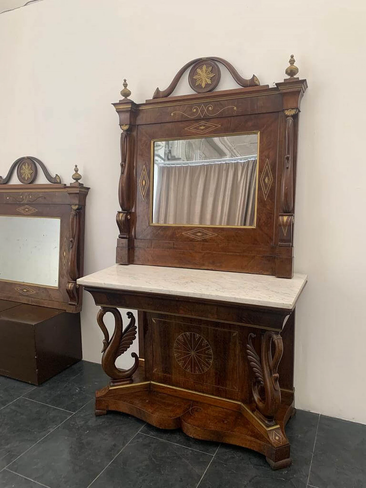 Console with mirror in walnut with brass inlays and details, 18th century 1460486