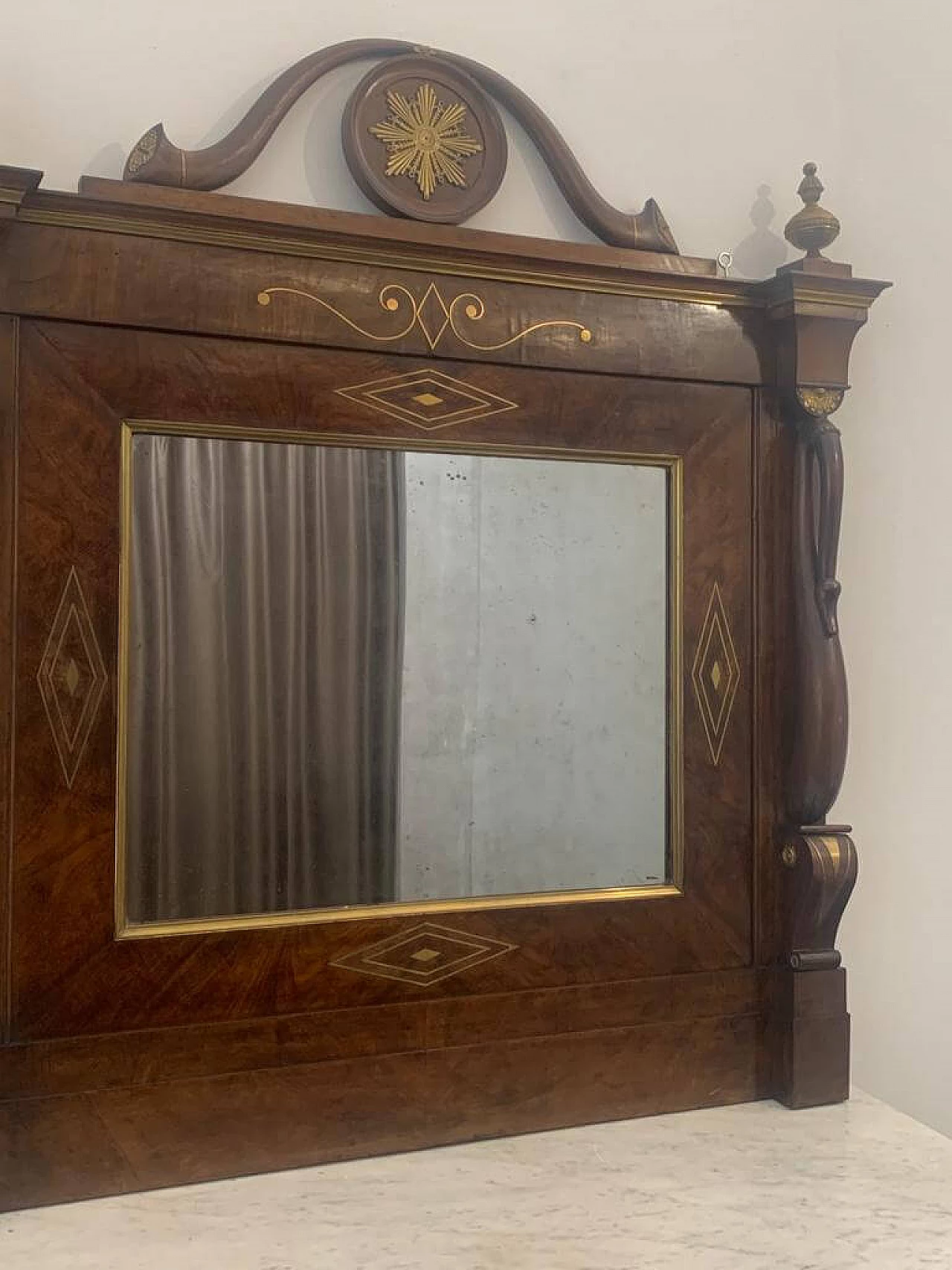 Console with mirror in walnut with brass inlays and details, 18th century 1460490