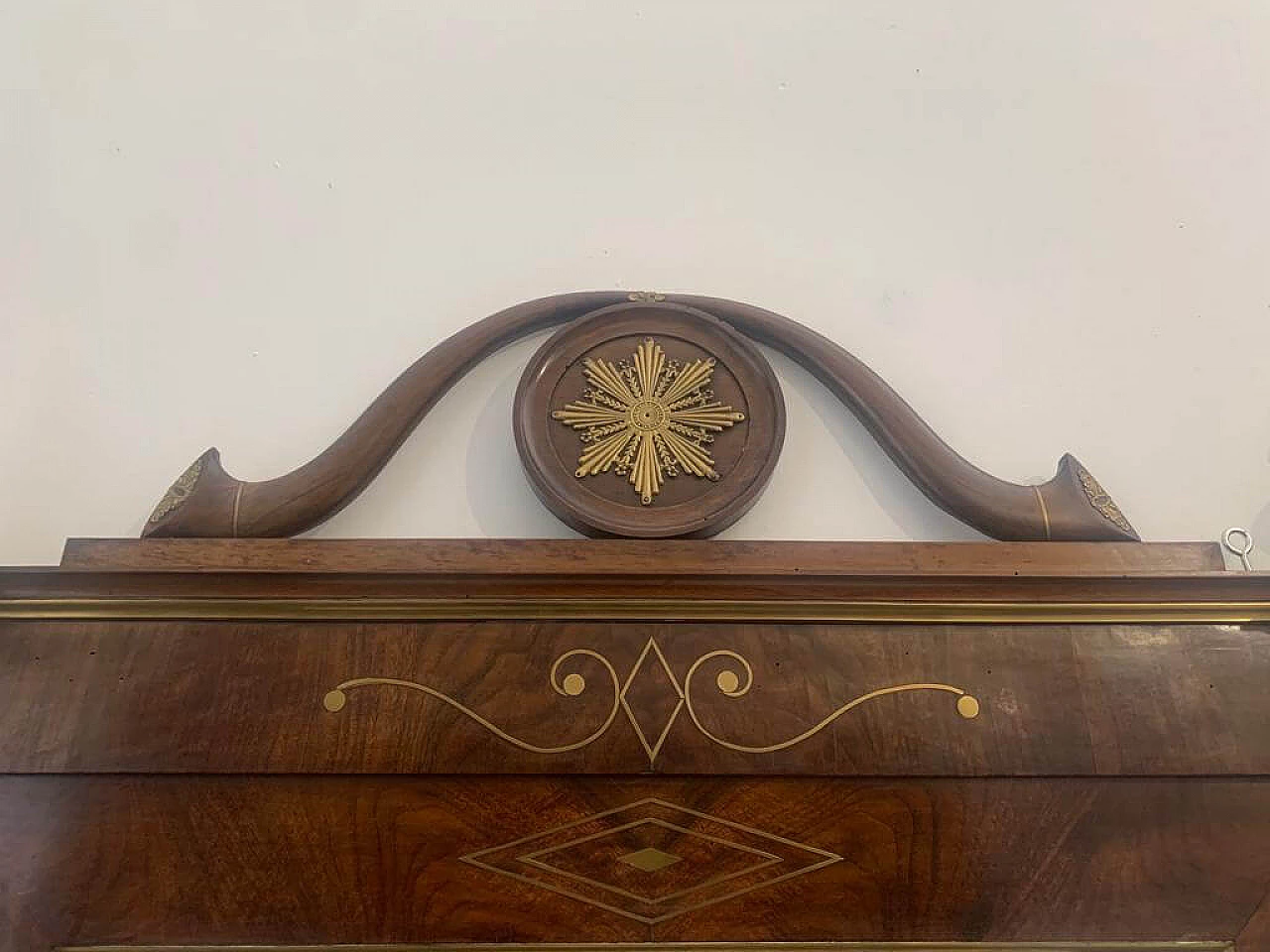 Console with mirror in walnut with brass inlays and details, 18th century 1460492