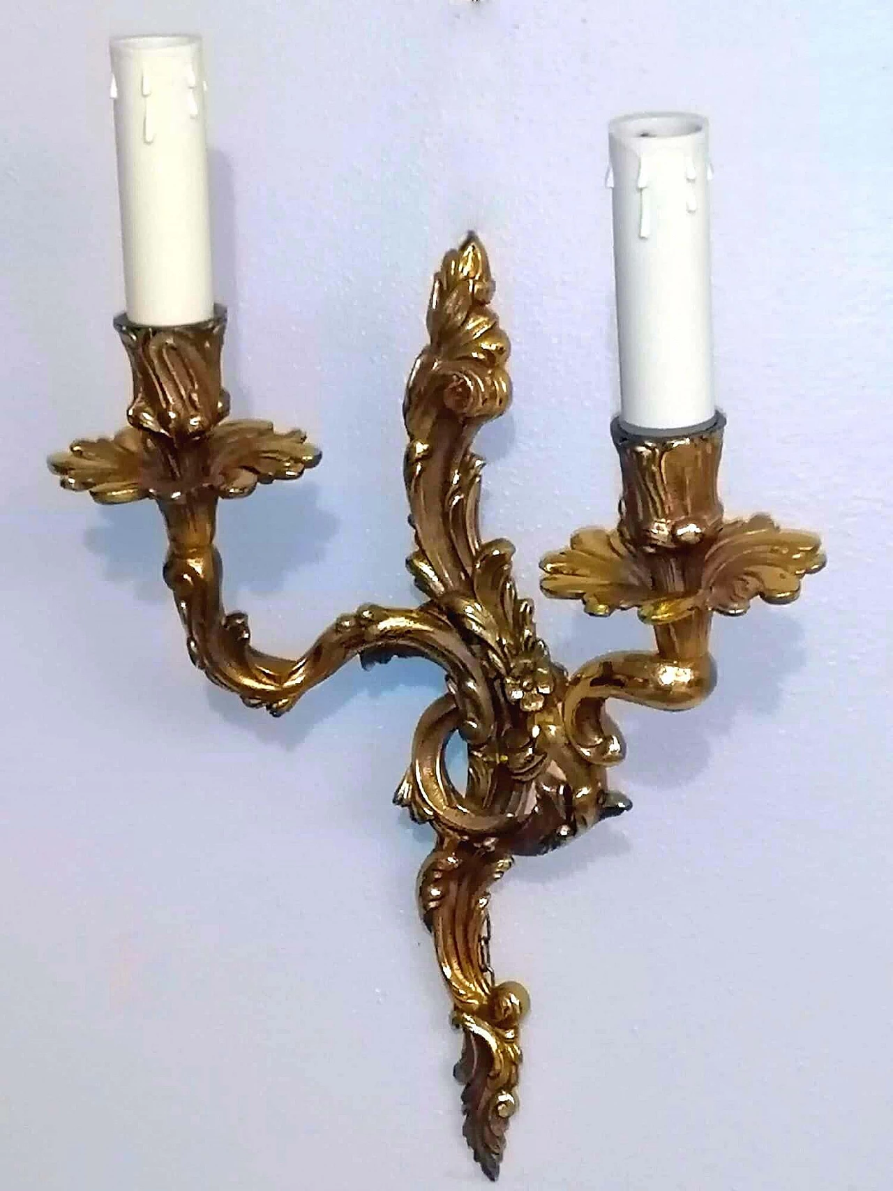 Pair of Louis XVI style wall sconces in gilded and chiseled bronze, 20s 1460572