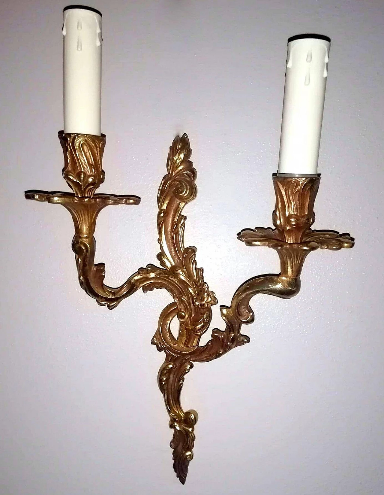 Pair of Louis XVI style wall sconces in gilded and chiseled bronze, 20s 1460573