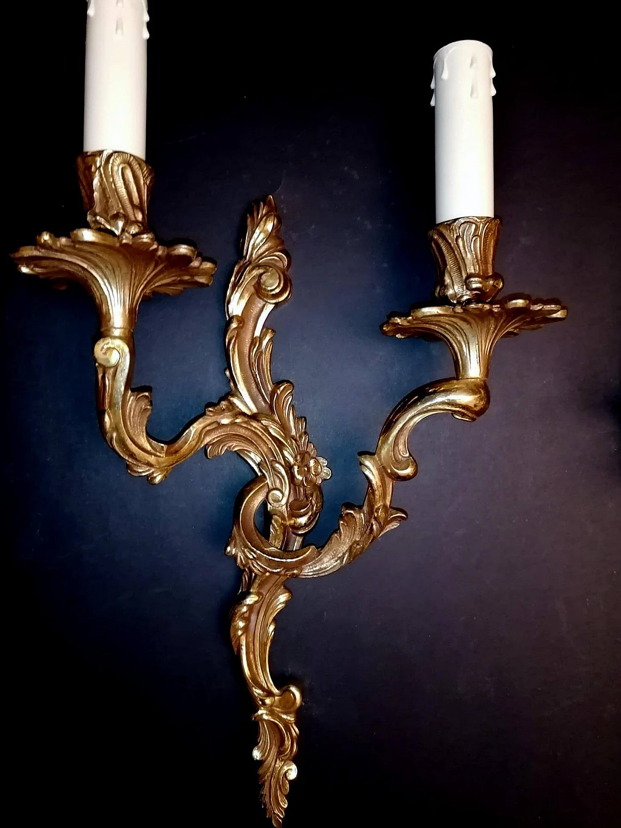 Pair of Louis XVI style wall sconces in gilded and chiseled bronze, 20s 1460583