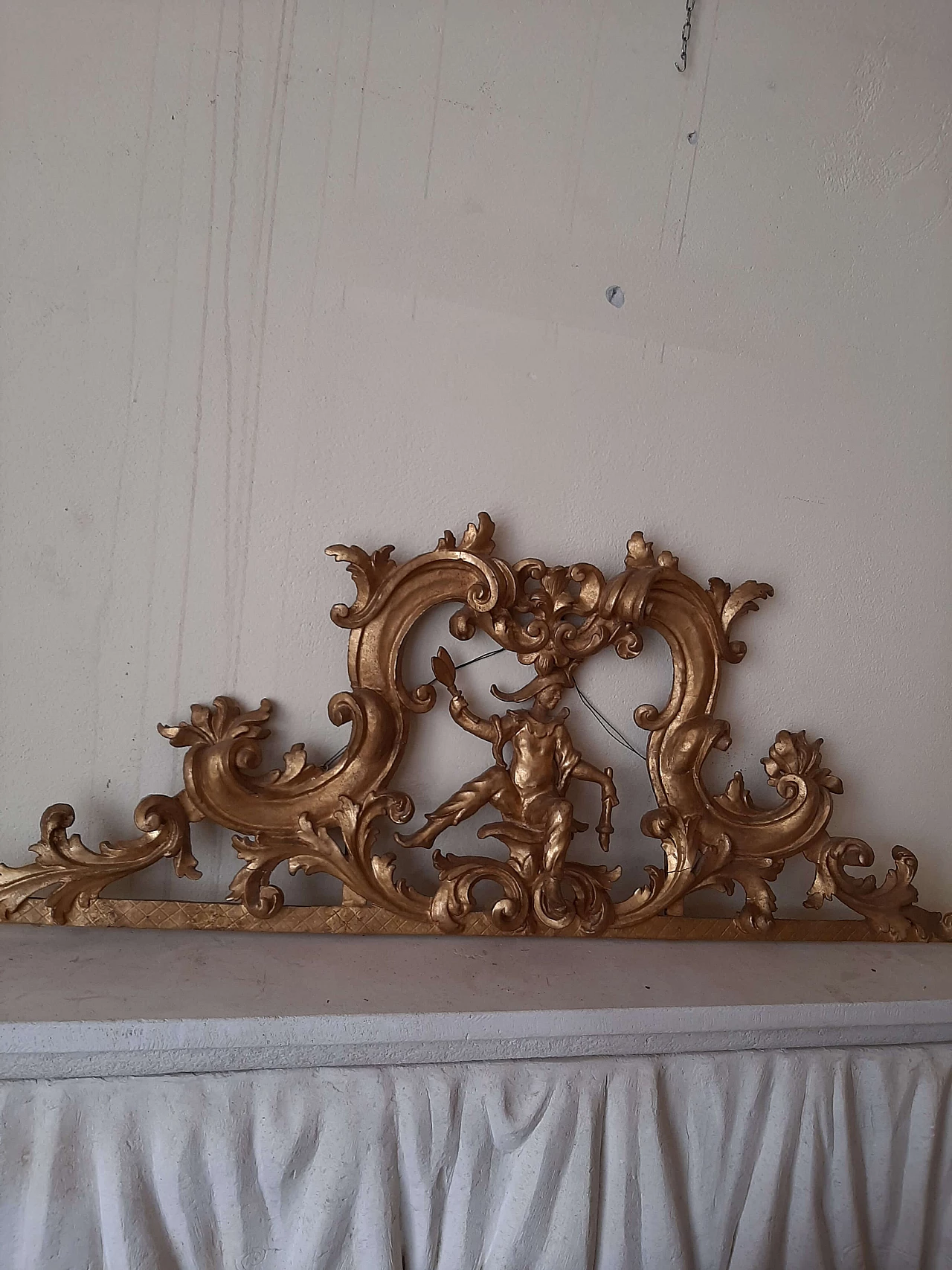 Carved and gilded wood frieze with Pantalone, 17th century 1461430