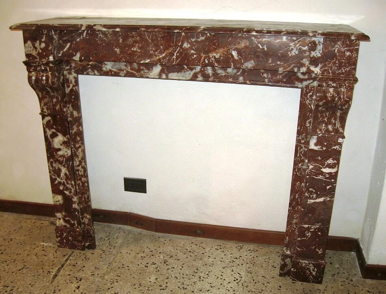 Palmettes model fireplace frame in red marble, 19th century 1461585