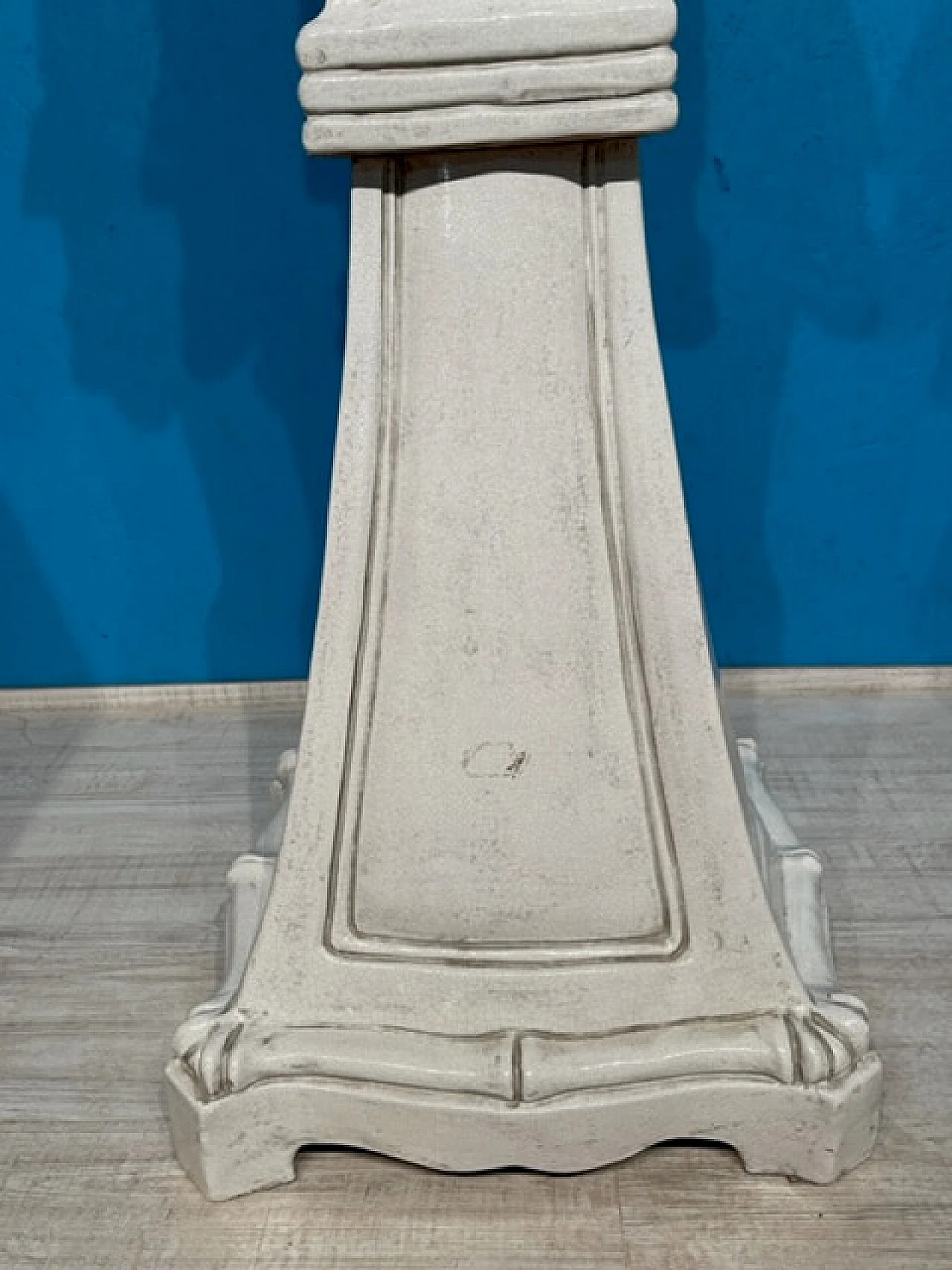 Coppia di grandi sculture in terracotta invetriata bianca, del '900 1461650
