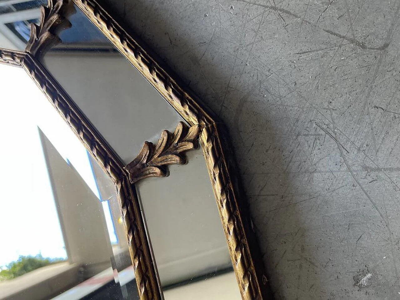 Specchio decorato in oro, anni '60 1463390