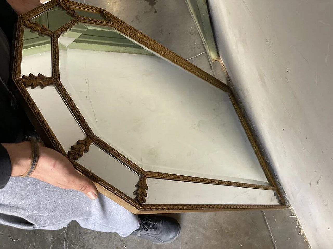 Specchio decorato in oro, anni '60 1463391