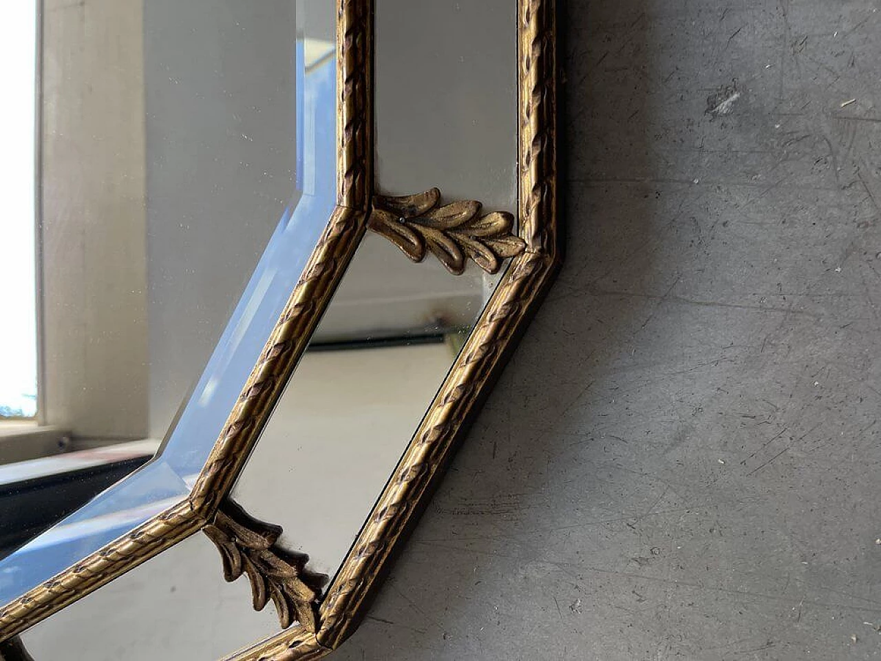 Specchio decorato in oro, anni '60 1463393